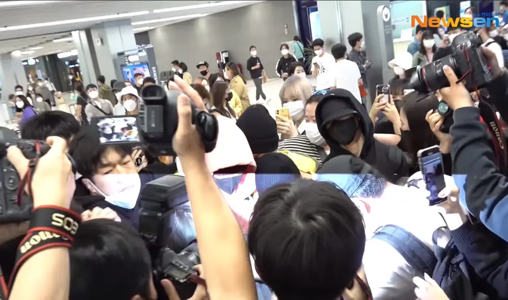 Imágenes de ENHYPEN en medio del caos provocado por los sasaengs en el aeropuerto. Foto: Newsen