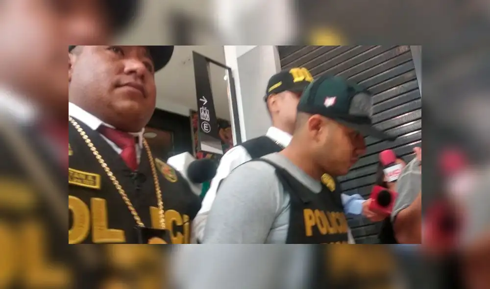 Reconstruyeron asalto a tienda iShop en Jockey Plaza que ocurrió el pasado 6 de agosto. Créditos: La República. Reconstruyeron asalto a tienda iShop en Jockey Plaza que ocurrió el pasado 6 de agosto. Créditos: La República.