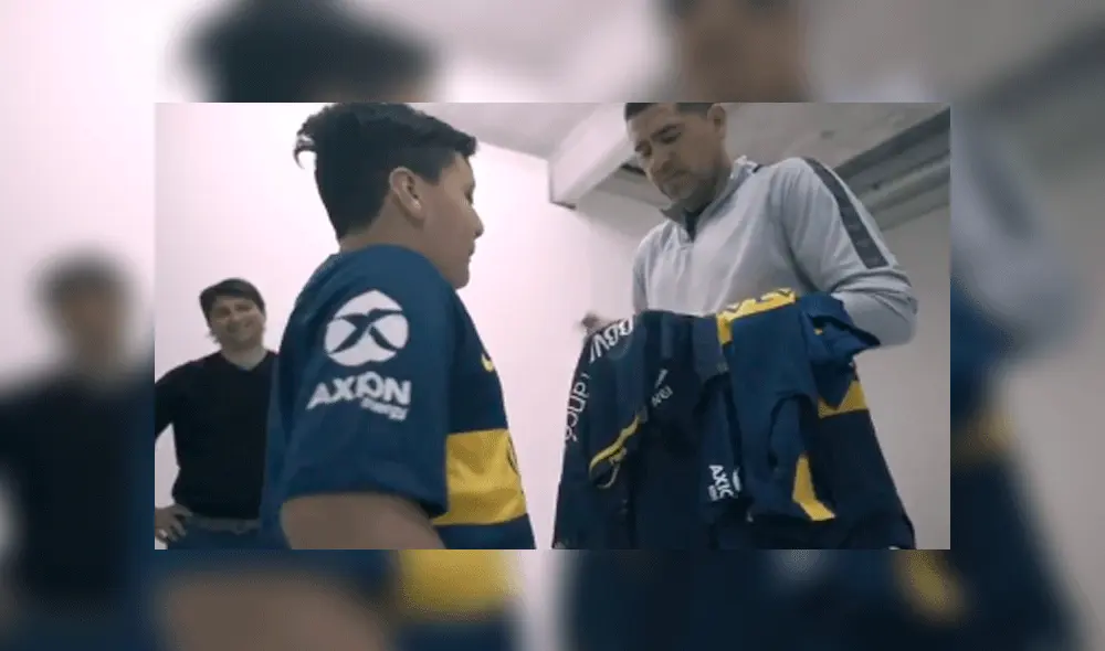 Riquelme y el niño del alambrado Riquelme y el niño del alambrado