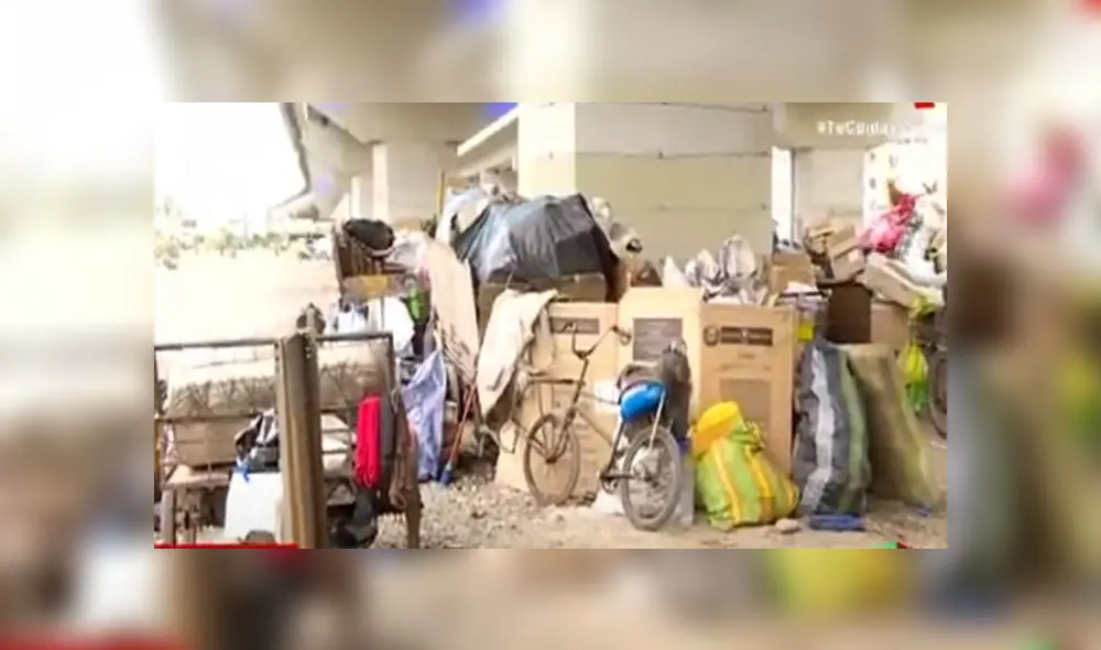 Recicladores debajo del puente. Créditos: Panamericana.