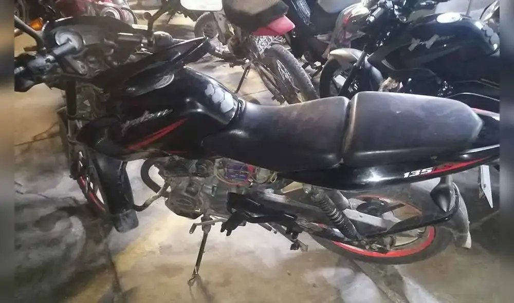 Uno de los asaltantes cayó con motocicleta. Uno de los asaltantes cayó con motocicleta.