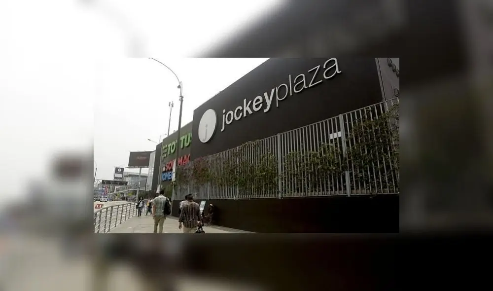 Usuarios reclaman alza de tarifas en estacionamiento del Jockey Plaza 