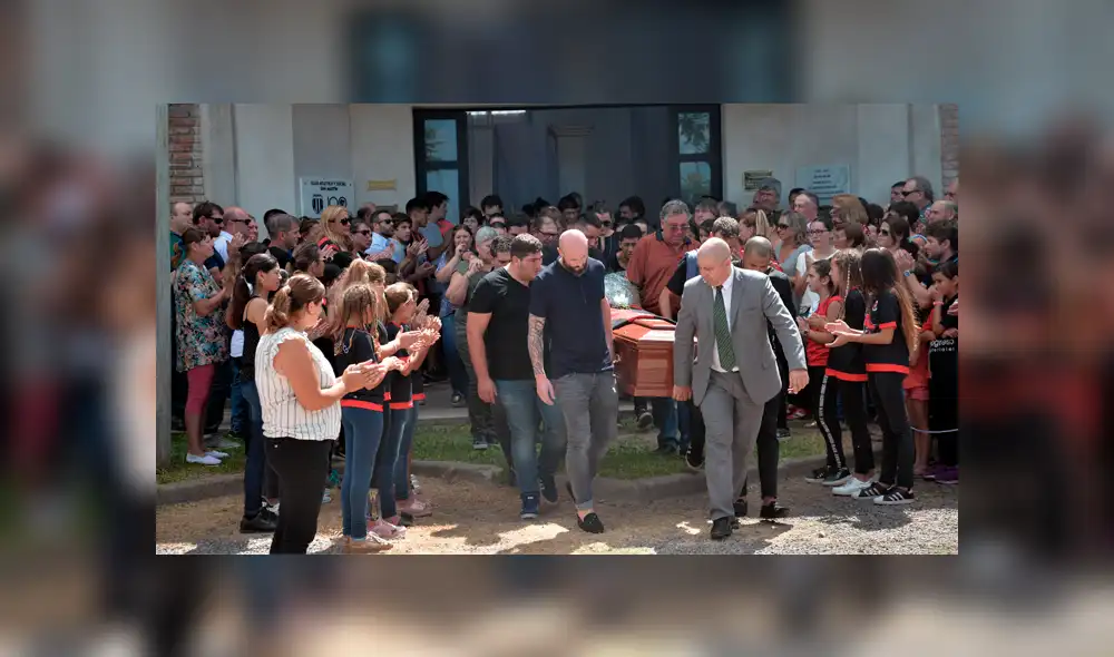 Familiares y amigos de Emiliano Sala le rinden homenaje en su pueblo [VIDEO]