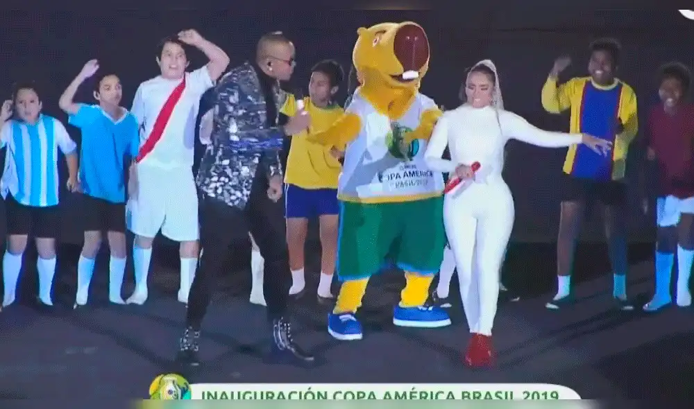 Critican a Karol G por errar hasta en el playback durante show de la Copa América