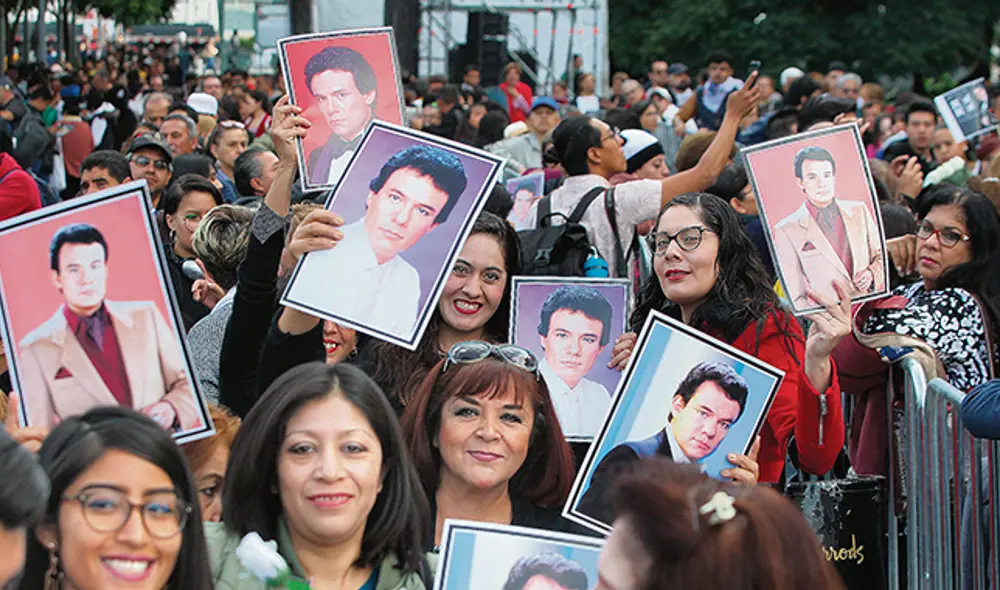 En olor de multitud. Miles de mexicanos se dieron cita en el Palacio de Bellas Artes y en la Basílica de Guadalupe para rendirle tributo a su querido Príncipe de la Canción.