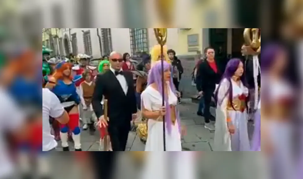 Desliza para ver los detalles de este desfile que se viralizó en Facebook. Foto: Captura. Desliza para ver los detalles de este desfile que se viralizó en Facebook. Foto: Captura.