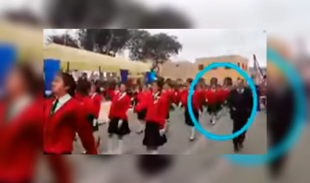 Video es viral en Facebook. La escolar pasó un vergonzoso momento en pleno desfile, luego de que su zapato saliera volando por los aires. Foto: Captura.