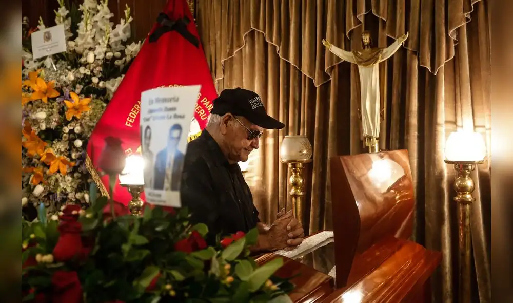 Velan al periodista y maestro César Lévano [FOTOS]