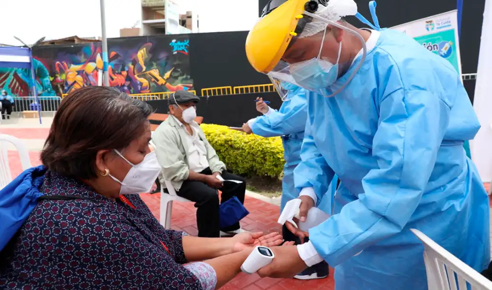 Adultos mayores reciben vacunación contra neumococo en Lima. Foto: EsSalud Adultos mayores reciben vacunación contra neumococo en Lima. Foto: EsSalud