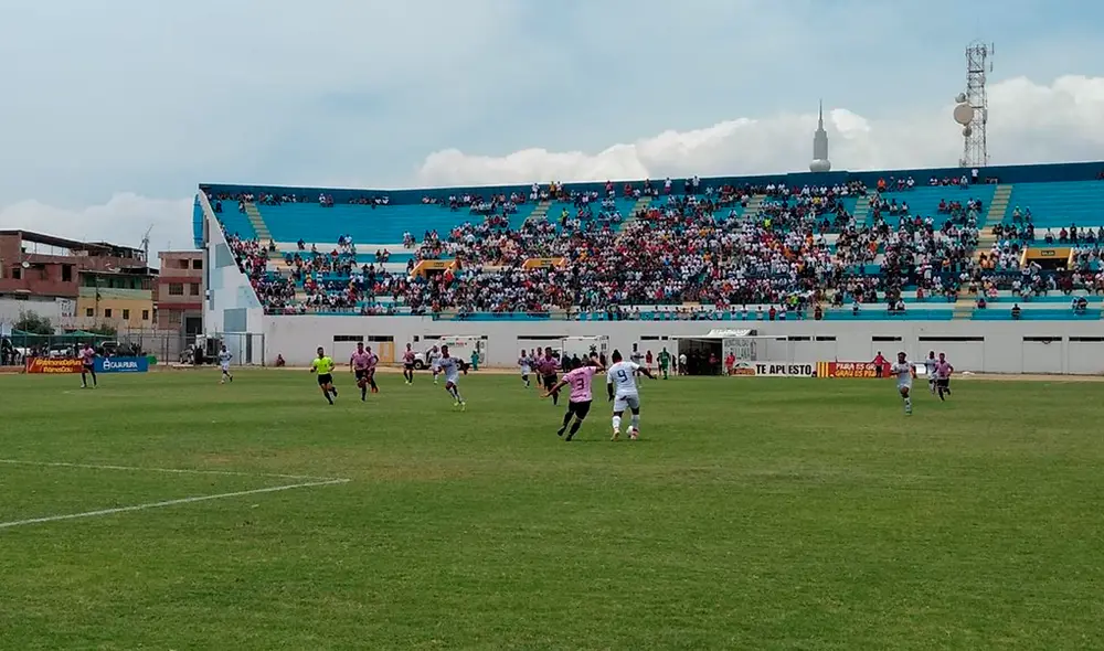 El partido se jugó en el estadio Campeones del 36, de Sullana. Foto: DeChalaca. El partido se jugó en el estadio Campeones del 36, de Sullana. Foto: DeChalaca.