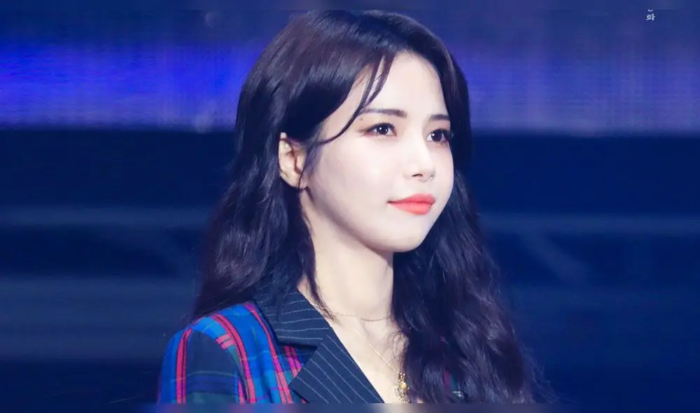 Desliza para ver más fotos de Solar de MAMAMOO.