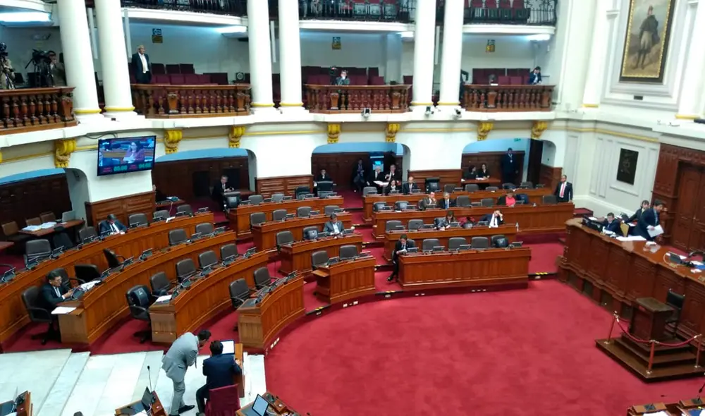 Ausencia de gran mayoría de bancada de Fuerza Popular en interpelación a ministro Vicente Zeballos. Ausencia de gran mayoría de bancada de Fuerza Popular en interpelación a ministro Vicente Zeballos.