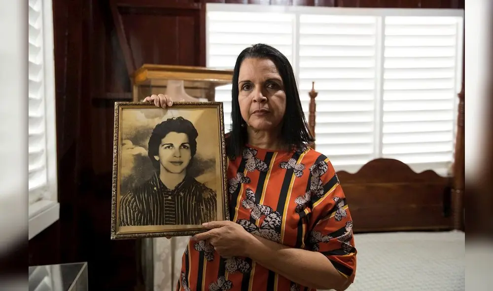 Minou Tavárez Mirabal, hija de Minerva y de Manolo Tavárez, héroes antitrujillistas, posa con el retrato de su madre. Foto: EFE Minou Tavárez Mirabal, hija de Minerva y de Manolo Tavárez, héroes antitrujillistas, posa con el retrato de su madre. Foto: EFE