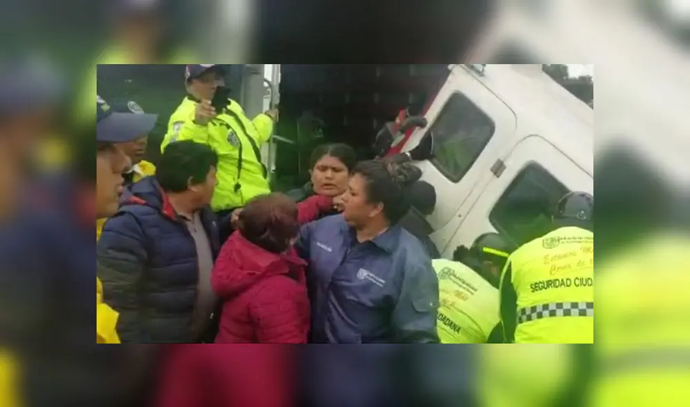 Cámaras de seguridad captaron la resistencia de mototaxistas y el desalojo realizado por parte de los agentes ediles. (Foto: Captura de video / Municipalidad de Surco)