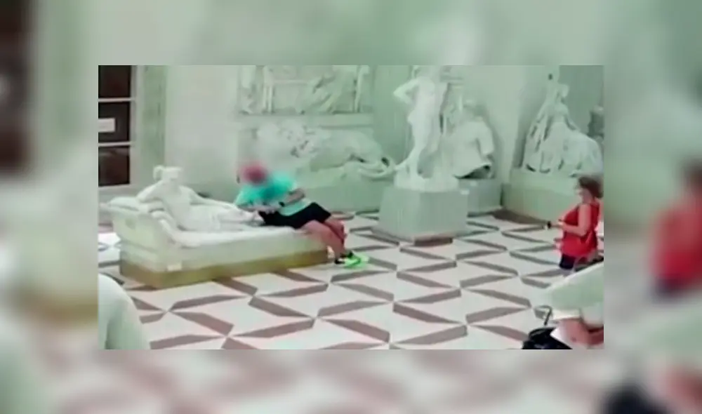 Desliza la imagen para ver el terrible error que cometió el turista. Foto: captura Desliza la imagen para ver el terrible error que cometió el turista. Foto: captura