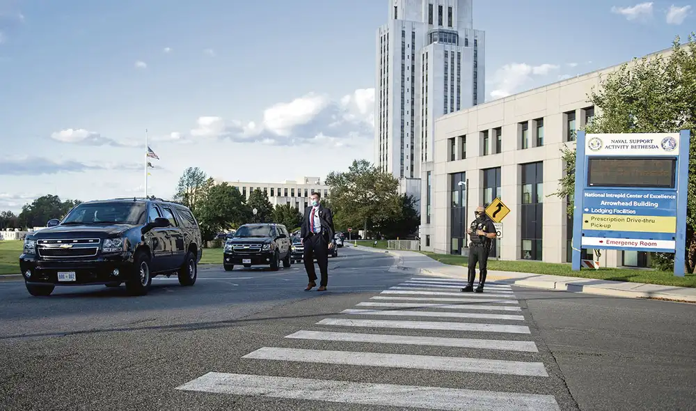Hospitalizado. El presidente Trump fue trasladado al Centro Médico Militar Walter Reed y allí permanecerá los próximos días. Foto: AFP. Hospitalizado. El presidente Trump fue trasladado al Centro Médico Militar Walter Reed y allí permanecerá los próximos días. Foto: AFP.