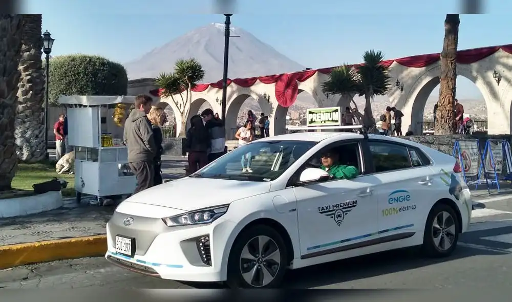 El primer taxi eléctrico y eco amigable ya circula por las calles de Arequipa El primer taxi eléctrico y eco amigable ya circula por las calles de Arequipa