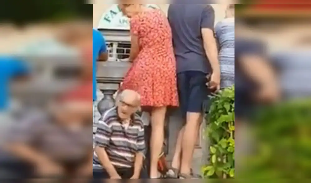Facebook: Anciano es captado en polémica situación con mujer [VIDEO]