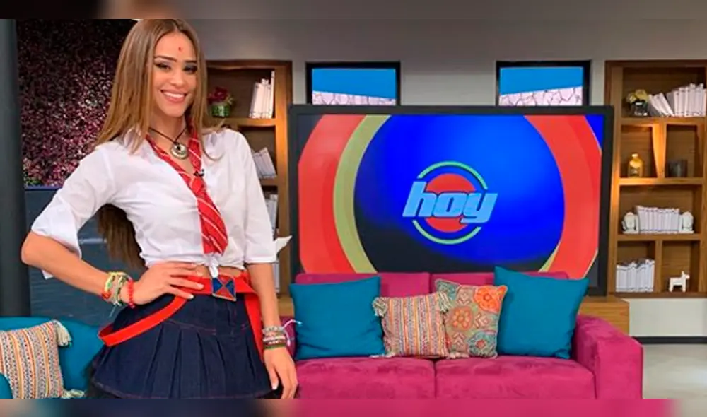 Yanet García sorprende en Televisa al mostrar de más en minifalda de RBD [VIDEO]