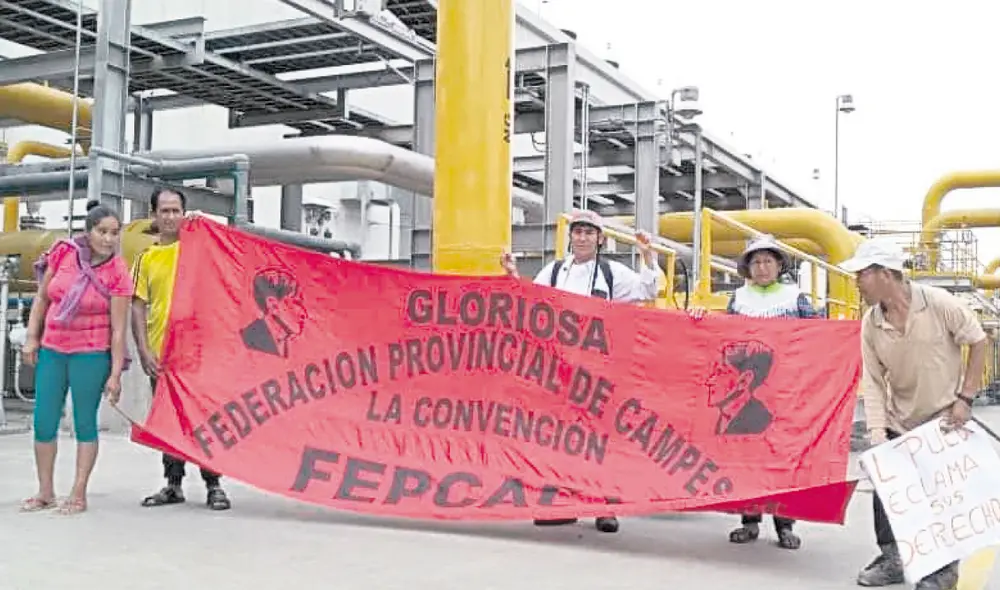 Ultimátum. Pobladores que reclaman adelanto de elecciones, tomaron planta de TGP. Hay riesgo de que causen tragedia. Foto: La República