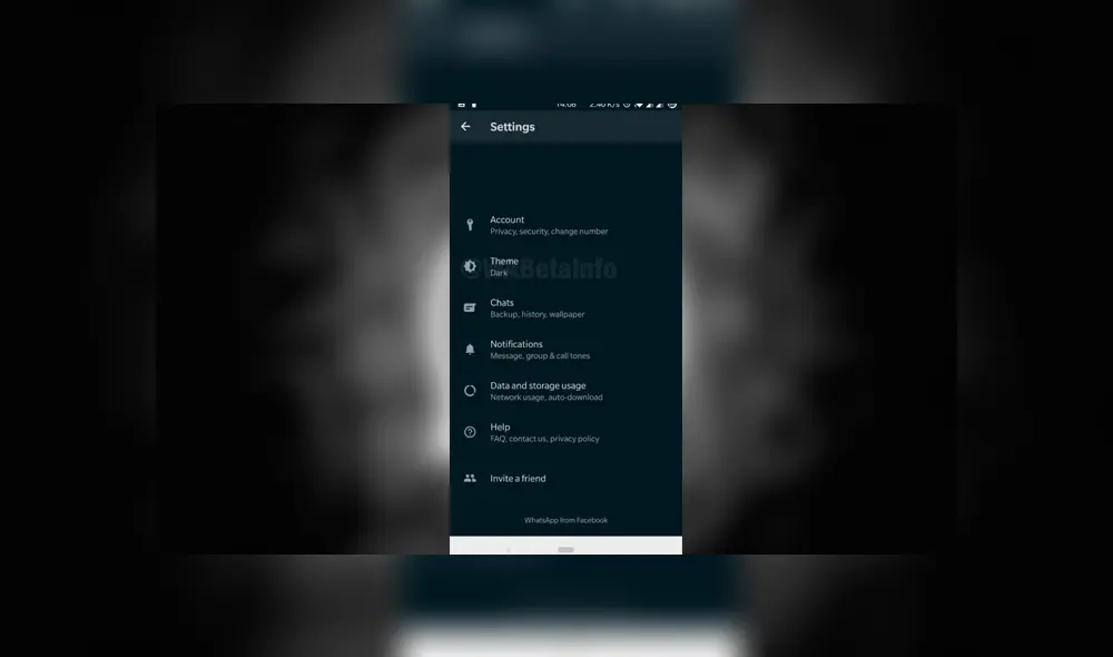 Desliza para ver cómo lucirá el 'modo oscuro' en WhatsApp. Foto: Captura.