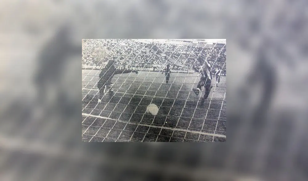 En 1975, Alianza Lima jugó una 'final' ante Alfonso Ugarte, de Puno, de la que logró salir victorioso. Foto: Historial Blanquiazul. En 1975, Alianza Lima jugó una 'final' ante Alfonso Ugarte, de Puno, de la que logró salir victorioso. Foto: Historial Blanquiazul.