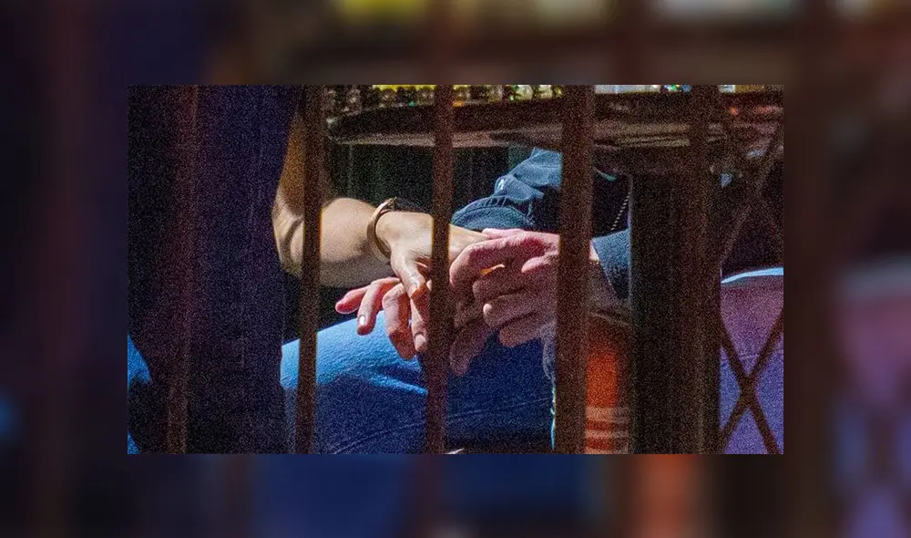 Alisha Wainwright y Justin Timberlake están tomados de la mano y se observa que el actor no lleva su anillo de matrimonio con Jessica Biel. Foto: difusión.