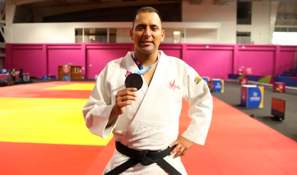 Frank Alvarado es capitán del Ejército y durante la pandemia salió a patrullar las calles limeña. Foto: IPD Frank Alvarado es capitán del Ejército y durante la pandemia salió a patrullar las calles limeña. Foto: IPD