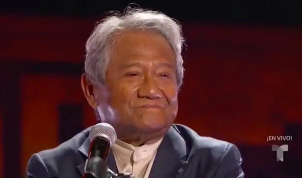 El intérprete de “Somos novios” fue reconocido por su larga trayectoria musical y compartió escenario con conocidos representantes de la actual generación de artistas. Foto: Captura Telemundo