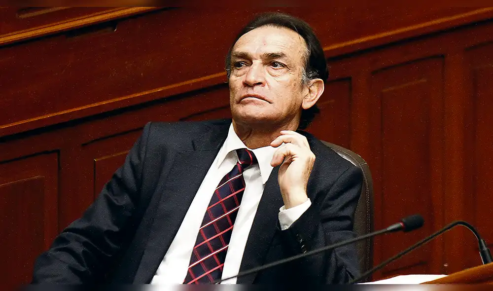 Continúa en evaluación el futuro legal de congresistas