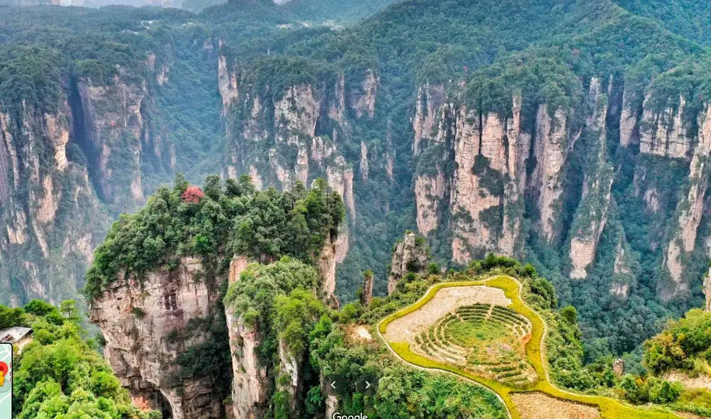 Desliza las imágenes para conocer el Parque Forestal Nacional de Zhangjiajie, lugar que inspiró el mágico lugar mostrado en Avatar. Foto: captura de Google Maps