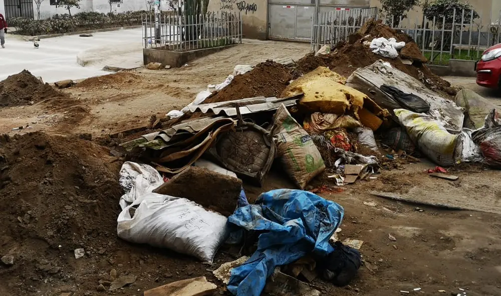 Vecinos temen que montículos de desperdicios se conviertan en un foco infeccioso.