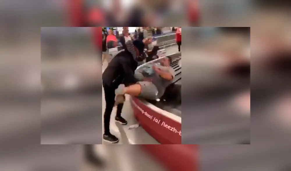 Video es viral en Facebook. El hombre esperaba su maleta tranquilamente, sin sospechar que sería víctima de una broma sumamente cruel. Foto: Captura.