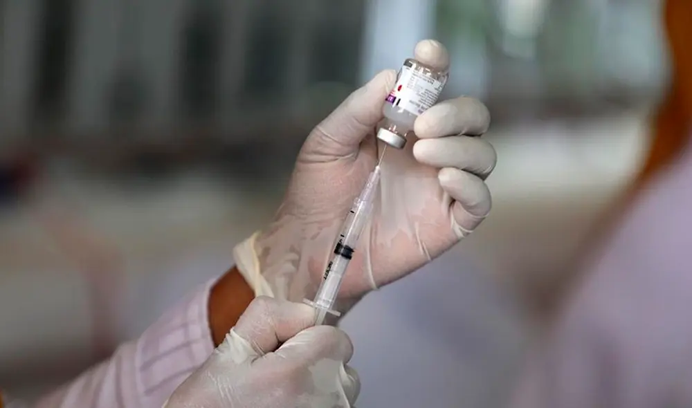 Por la alta incidencia del virus, Brasil se ha convertido en terreno fértil para las farmacéuticas que buscan a contrarreloj una vacuna contra la COVID-19. Foto: EFE