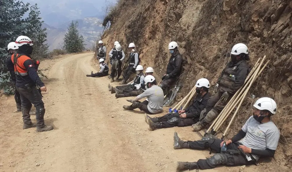 Han dotando con equipos de protección personal y herramientas a los integrantes de su brigada forestal de Seguridad ciudadana. Foto: Prensa Gore