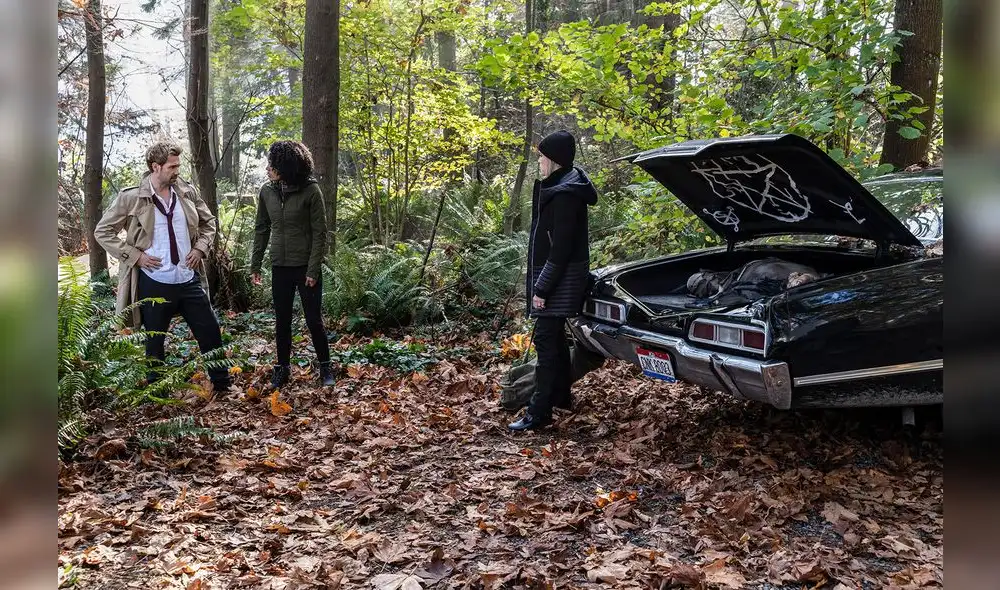 Legends of Tomorrow -- "Zari Not Zari" -- Image Number: LGN509b_0335b.jpg -- Pictured (L-R): Matt Ryan as Constantine, Maisie Richardson-Sellers as Charlie and Caity Lotz as Sara Lance/White Canary  -- Photo: Michael Courtney/The CW -- © 2020 The CW Network, LLC. All Rights Reserved.