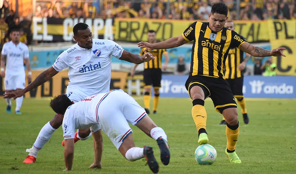 Sigue aquí EN VIVO ONLINE el Peñarol vs. Nacional por la final del Torneo Clausura 2019 del Campeonato de Uruguay. | Foto: AFP