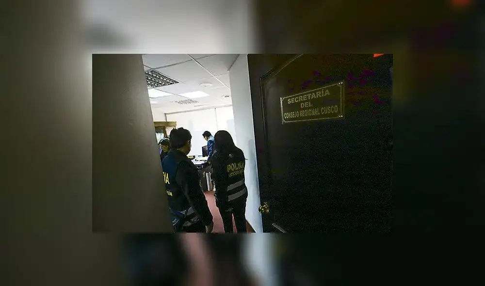 Diligencia. Fiscal y Policía ingresaron a oficinas de secretaría.