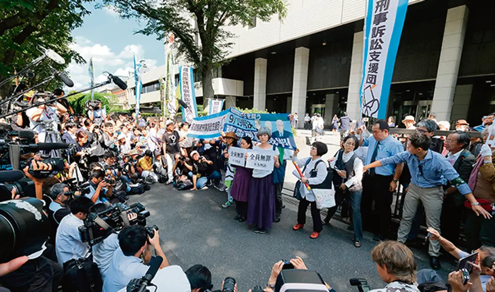 ¡Justicia! Protestas por la decisión del Tribunal de Distrito de Tokio de absolver, de serios cargos, a tres exdirectivos de la planta nuclear de Fukushima. ¡Justicia! Protestas por la decisión del Tribunal de Distrito de Tokio de absolver, de serios cargos, a tres exdirectivos de la planta nuclear de Fukushima.