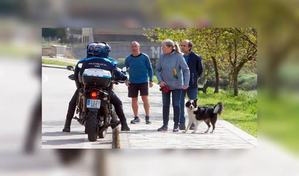 Ciudadanos españoles han sido multados por salir a la calle a realizar actividades deportivas pese a la orden de quedarse en sus domicilios para prevenir el coronavirus. Foto: El País. Ciudadanos españoles han sido multados por salir a la calle a realizar actividades deportivas pese a la orden de quedarse en sus domicilios para prevenir el coronavirus. Foto: El País.