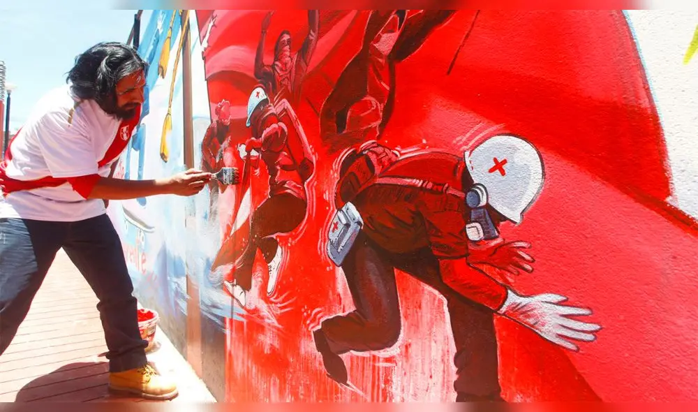 Puno. El artista plástico Lucas Pinazo Duran fue el responsable del mural. Foto: Carlos Cisneros