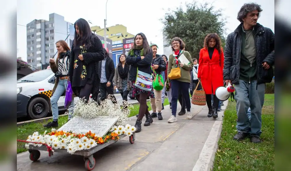 Caminata en homenaje a Blanca Varela. Créditos: Centro Cultural de España.