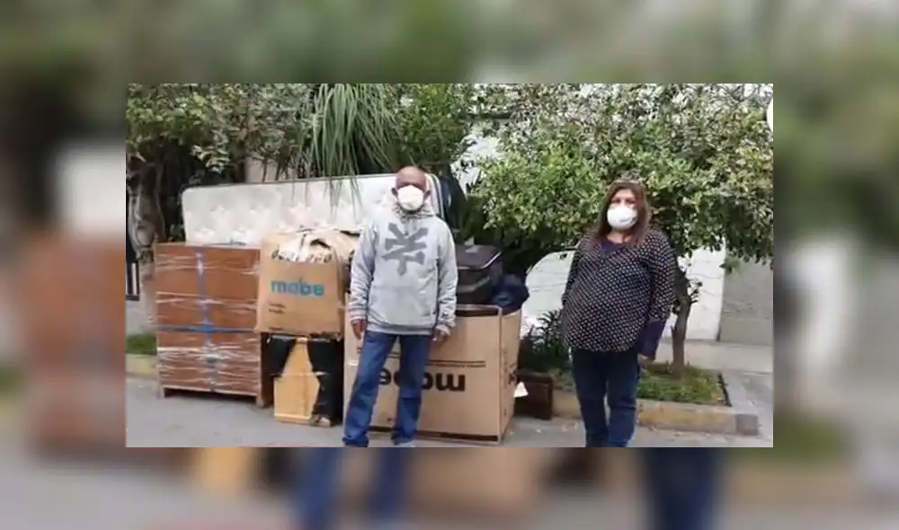Hombre pernocta en la calle Los Palmares en una bolsa de dormir. (Foto: Captura de video / RTV) Hombre pernocta en la calle Los Palmares en una bolsa de dormir. (Foto: Captura de video / RTV)