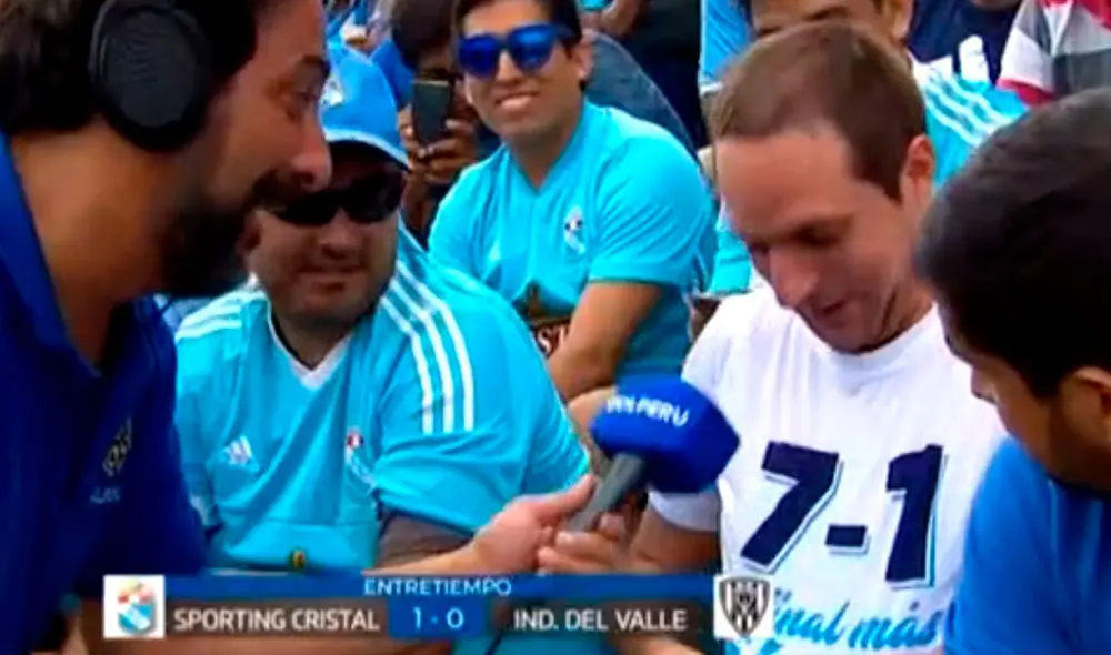 Hincha aprovechó su aparición en cámaras para recordar la última final con Alianza Lima. Foto: Captura Hincha aprovechó su aparición en cámaras para recordar la última final con Alianza Lima. Foto: Captura