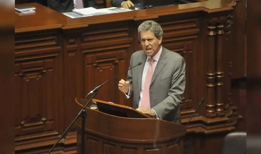 Salida de Alfredo Thorne será responsabilidad del Congreso