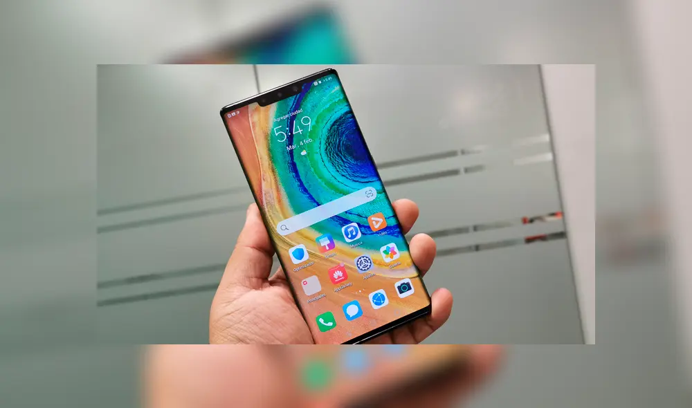 El Huawei Mate 30 Pro cuenta con una pantalla AMOLED de 6,53 pulgadas con resolución Full HD+. Foto: Juan José Lopez.