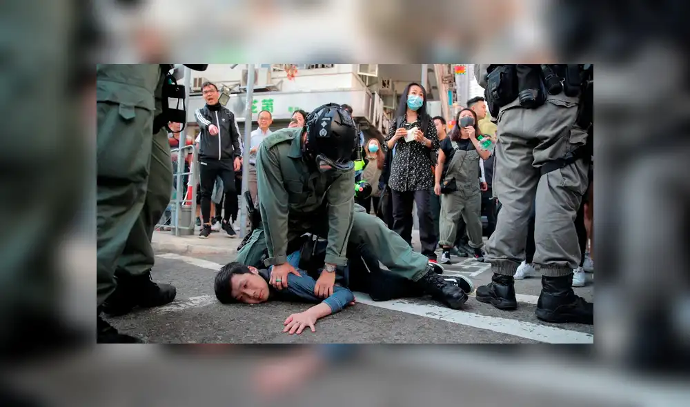 Policía dispara a un manifestante durante una violenta protesta [VIDEO]