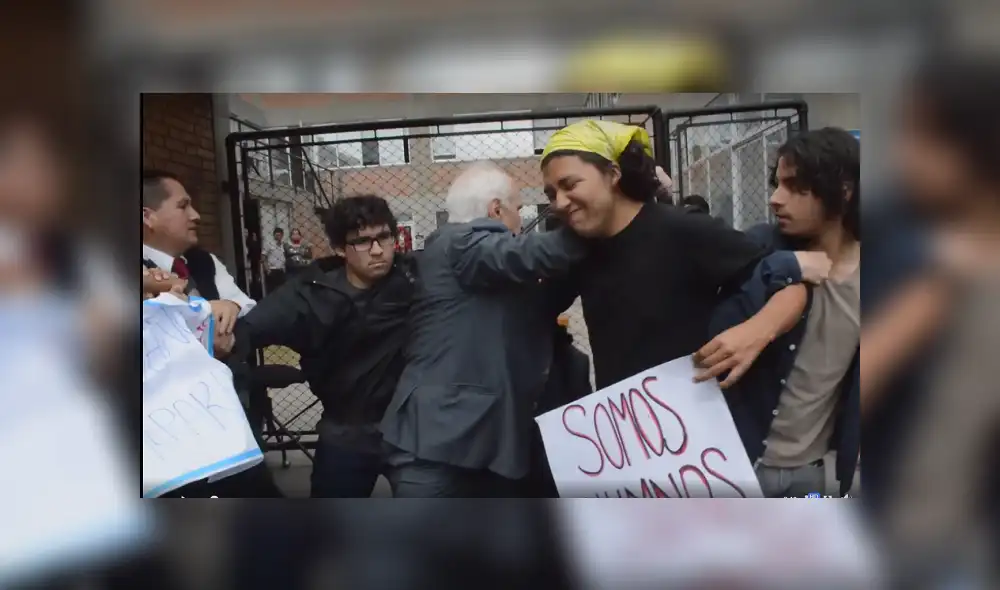 Rector ingresa a empujones a la PUCP en medio de protesta por cobros indebidos [VIDEO]