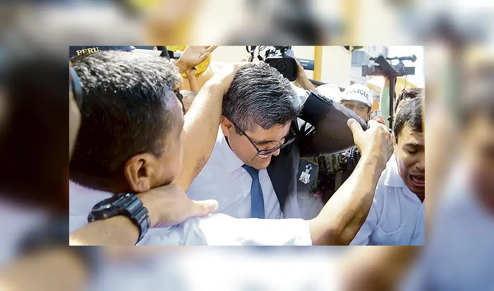 Seguidores de Keiko Fujimori agreden a fiscal