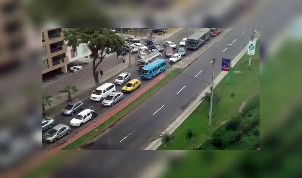 Persisten quejas por congestión vehicular en Miraflores